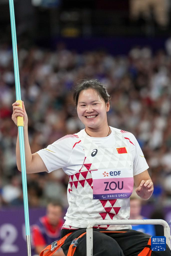 田径——女子标枪F34级：邹莉娟、左彩云分获冠亚军